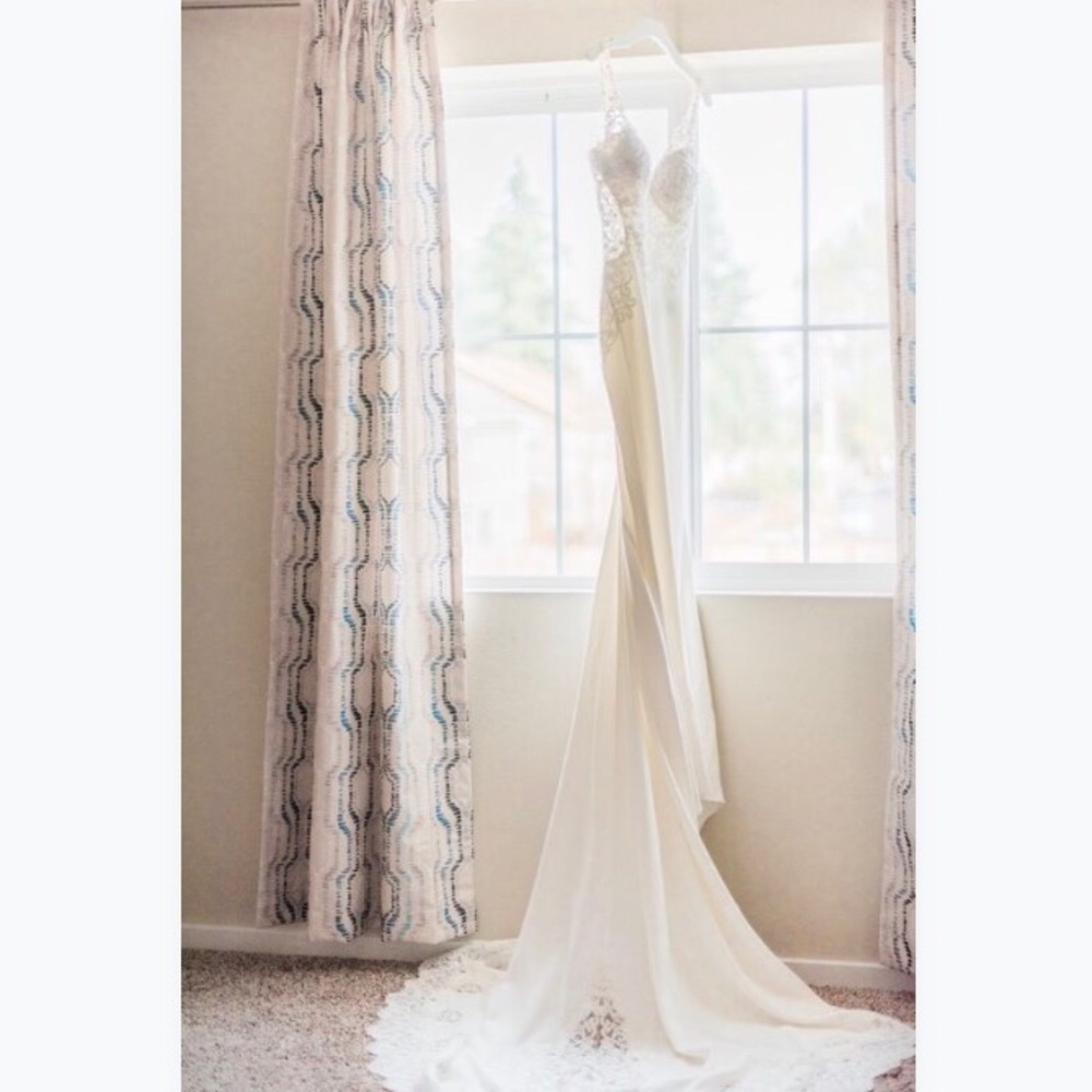 Martina Liana Wedding Dress - Picture 2 of 6